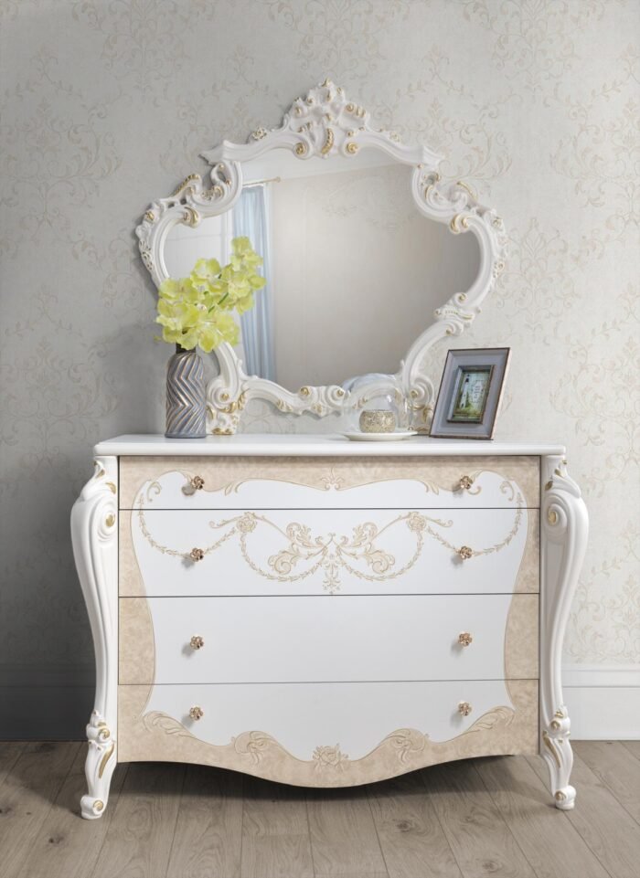 italiaan bedroom mirror table